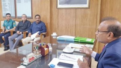 পল্লী উন্নয়ন ও সমবায় মন্ত্রী তাজুল ইসলামের সাথে সাংসদ নিজাম উদ্দিন হাজারী সৌজন্য সাক্ষাৎ