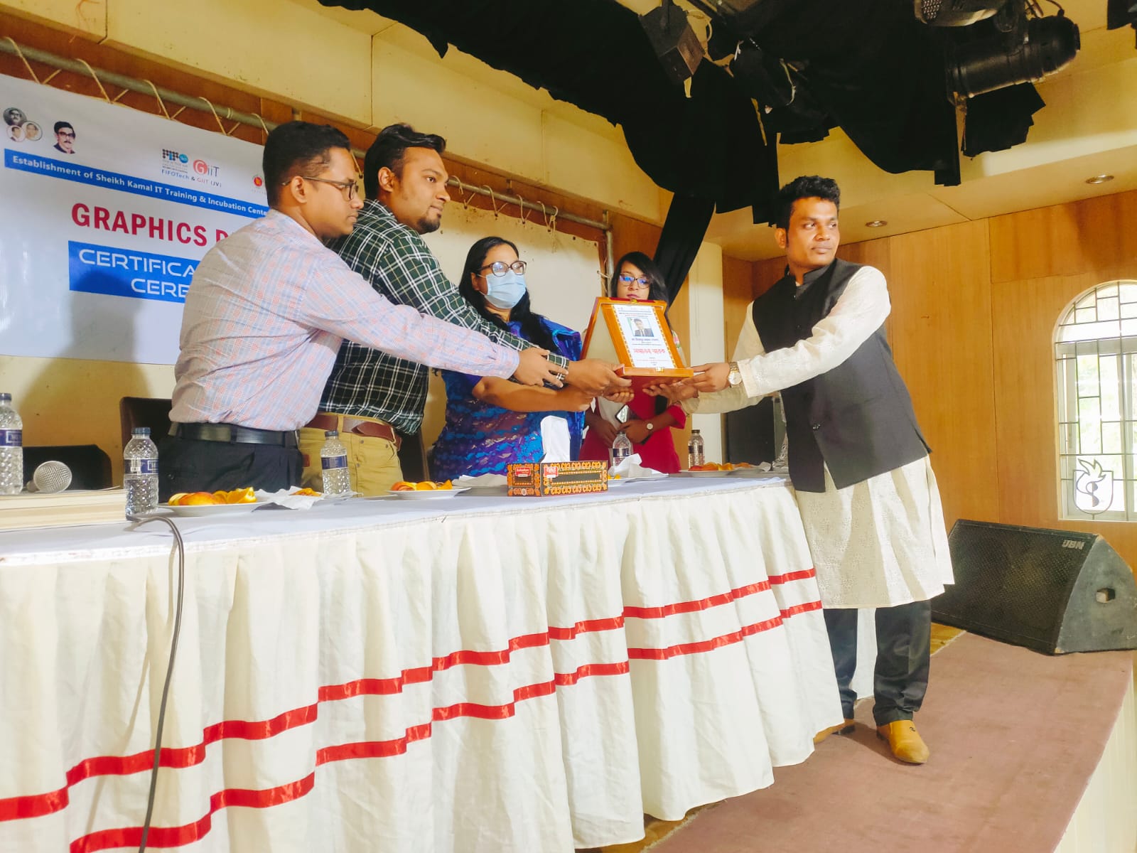 সেরা প্রজেক্ট কো-অর্ডিনেটর হিসেবে সম্মাননা পেলেন সাংবাদিক মোঃ মিজানুর রহমান (পলাশ) সেরা প্রজেক্ট কো-অর্ডিনেটর হিসেবে সম্মাননা পেলেন সাংবাদিক মোঃ মিজানুর রহমান (পলাশ)