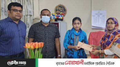 চবিতে ভর্তিচ্ছু প্রতিমার পাশে জিয়া মহিলা কলেজ শিক্ষকরা চবিতে ভর্তিচ্ছু প্রতিমার পাশে জিয়া মহিলা কলেজ শিক্ষকরা
