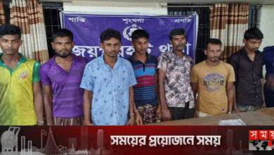 জয়পুরহাটে মোবাইল ফোনে জুয়া, আটক ৭