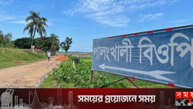 ওপারে গোলাগুলি, এপারে উৎকণ্ঠায় বন্ধ কাজকর্ম