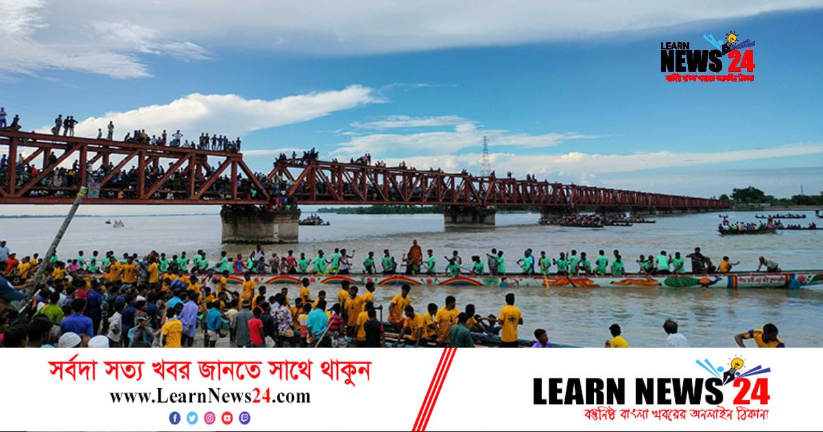তিস্তায় নৌকাবাইচ দেখতে মানুষের ঢল