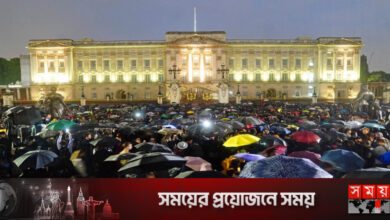 ১০ দিনের শোক ঘোষণা, হাজারো মানুষের ঢল