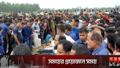 ‘আল্লাহু আকবর’ ধ্বনি দিয়ে তীর্থযাত্রীদের মরদেহ তুলে আনছেন মুসলমানরা!