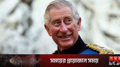 চার্লস যেখানেই যান, সঙ্গে থাকে টয়লেট সিট!