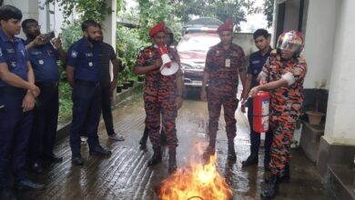 ফেনীর অতিরিক্ত পুলিশ সুপারের কার্যালয় অগ্নি নির্বাপণী মহড়া প্রদর্শন