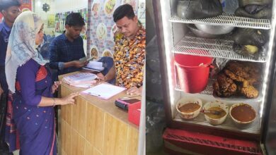 ফেনীতে রান্না খাবার ফ্রিজে রেখে বিক্রি, দুই হোটেলের অর্থদন্ড