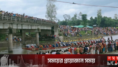 পাগলাবাবা ও জামাই-শ্বশুরে জমে উঠেছে ঐতিহ্যবাহী নৌকাবাইচ