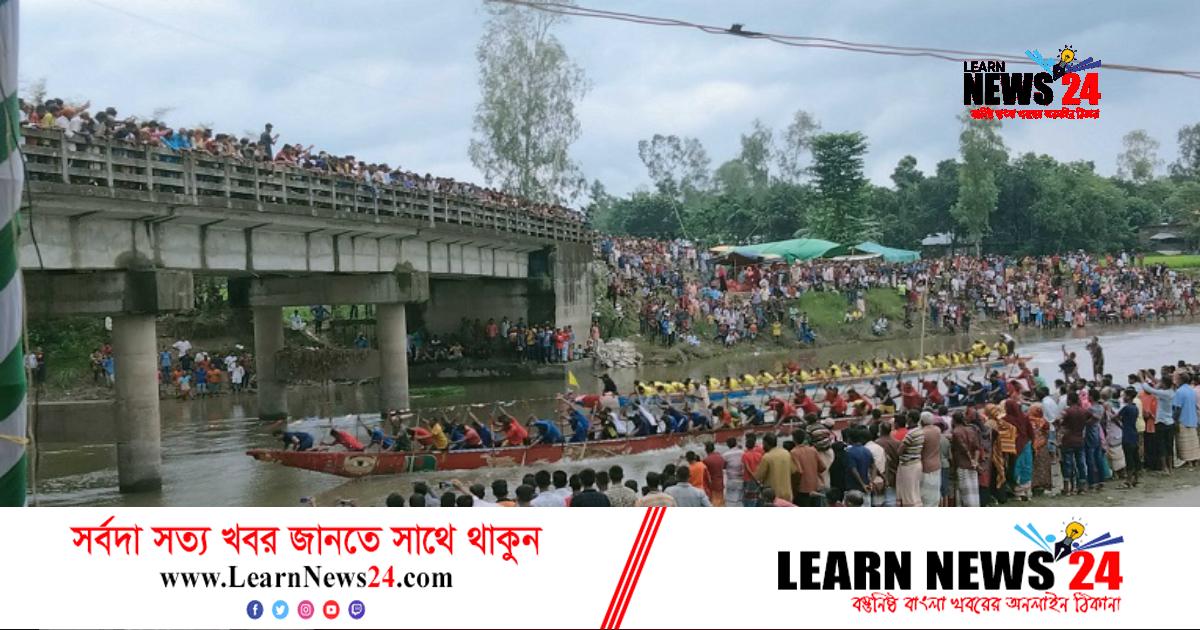 পাগলাবাবা ও জামাই-শ্বশুরে জমে উঠেছে ঐতিহ্যবাহী নৌকাবাইচ