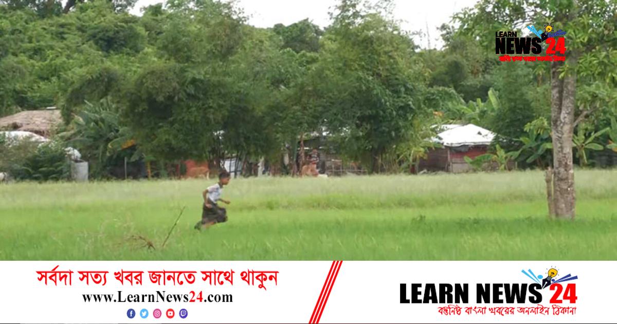 বিস্ফোরিত গোলা হাতে নিয়ে ‘বিচার চাই, বিচার চাই’ স্লোগান রোহিঙ্গা শিশুদের