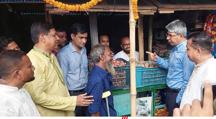 ফেনীর শর্শদির ভিক্ষুক সফিউল্যাহ এখন ব্যবসায়ী, পেলেন দোকান ঘর ও মালামাল