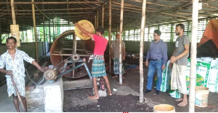 দাগনভূঞায় জৈব সার তৈরি করে স্বাবলম্বী সাইফুল, গড়ে তুুলেছেন কারখানা