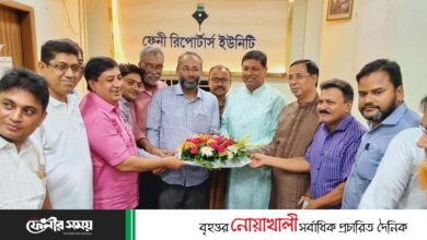 দূর্গোৎসব : ফেনী রিপোর্টার্স ইউনিটিতে শুসেনের শুভেচ্ছা বিনিময়