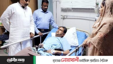 বারইয়ারহাটের মেয়র খোকনকে দেখতে গেলেন নিজাম হাজারী বারইয়ারহাটের মেয়র খোকনকে দেখতে গেলেন নিজাম হাজারী