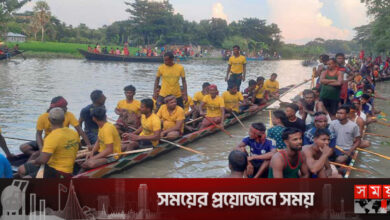 পিরোজপুরে ঐতিহ্যবাহী নৌকা বাইচ : নিখাদ আনন্দের খোঁজ
