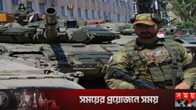 রাশিয়ান সৈন্যদের অস্ত্র জমা দেওয়ার আহ্বান জানিয়েছে ইউক্রেন