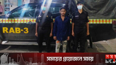 পূজামণ্ডপে মোবাইল ফোন ছিনতাইকারী আটক