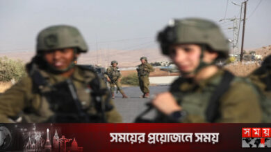 সামরিক চেকপয়েন্টে দুই ফিলিস্তিনিকে গুলি করে হত্যা