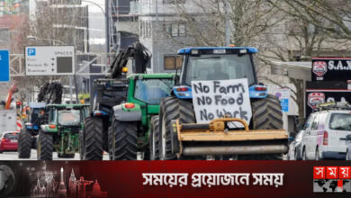 সরকারি সিদ্ধান্তের প্রতিবাদে নিউজিল্যান্ডে কৃষকদের অভিনব প্রতিবাদ