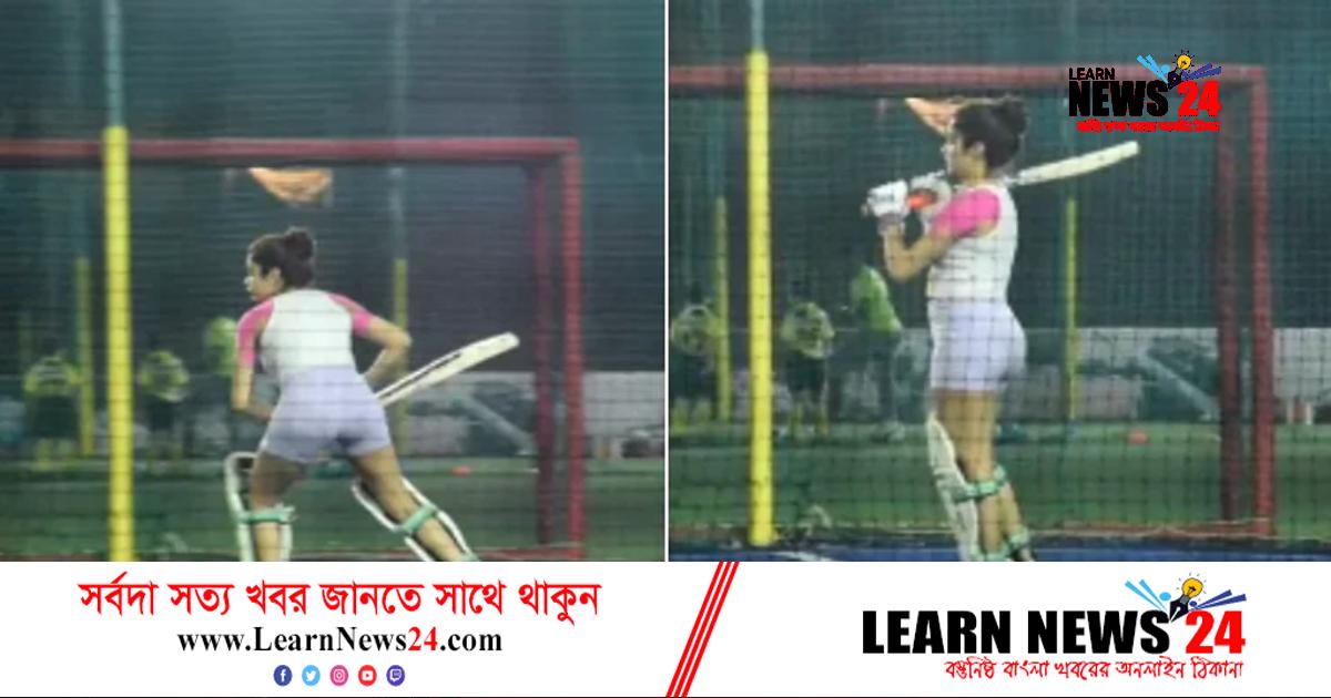জাহ্নবীর ক্রিকেট খেলা নিয়ে নেটিজেনদের কটাক্ষ! জাহ্নবীর ক্রিকেট খেলা নিয়ে নেটিজেনদের কটাক্ষ!