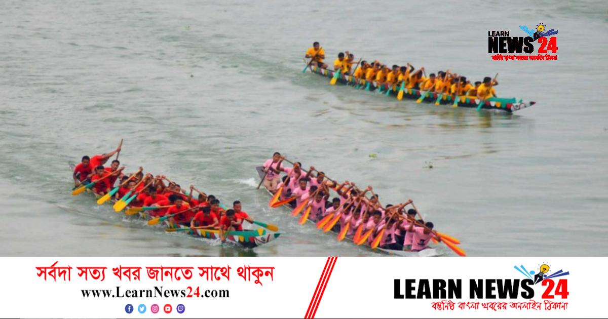 হ্রদের জলে বৈঠার ঝলক