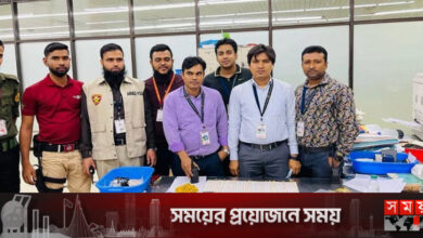 বিমানবন্দরে সোনার বারসহ দুবাইফেরত দুই যাত্রী আটক