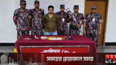 যুবকের জুতায় কোটি টাকার সোনা