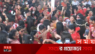 আবির রঙে দেবী বিদায়ের আয়োজন মন্দিরে-মণ্ডপে