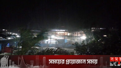 বরিশালের আশ্রয়কেন্দ্রে মানুষের ভিড়