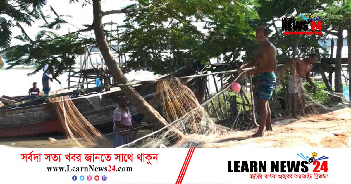 নিষেধাজ্ঞা শেষে রাতেই সাগরে ছুটেছেন জেলেরা