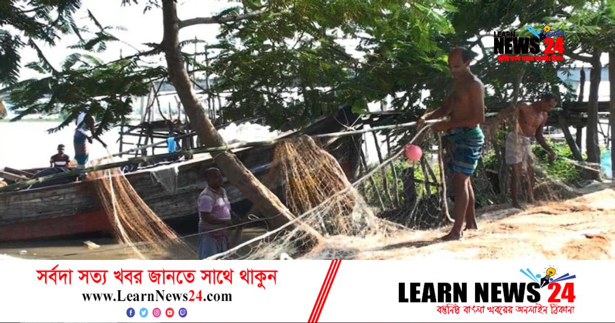নিষেধাজ্ঞা শেষে রাতেই সাগরে ছুটেছেন জেলেরা নিষেধাজ্ঞা শেষে রাতেই সাগরে ছুটেছেন জেলেরা