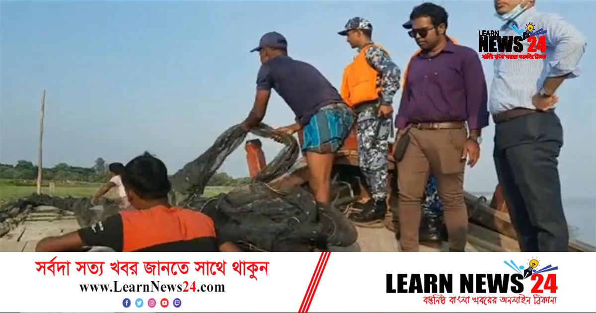 নোয়াখালীতে দেড় লাখ মিটার জাল পুড়িয়ে ধ্বংস নোয়াখালীতে দেড় লাখ মিটার জাল পুড়িয়ে ধ্বংস