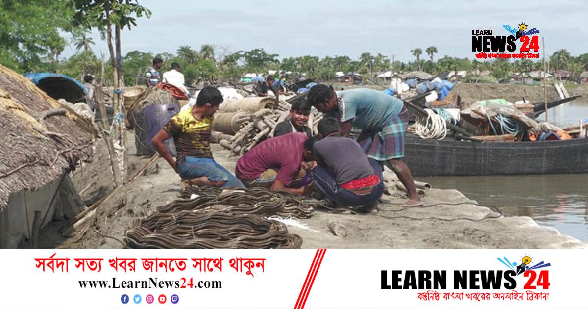 নিষেধাজ্ঞা শেষে ইলিশ ধরতে নামলেন জেলেরা