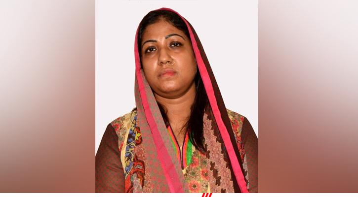 ফেনীর কনক সারোয়ারের বোনের মামলা শুনানিতে হাইকোর্টের অপারগতা ফেনীর কনক সারোয়ারের বোনের মামলা শুনানিতে হাইকোর্টের অপারগতা