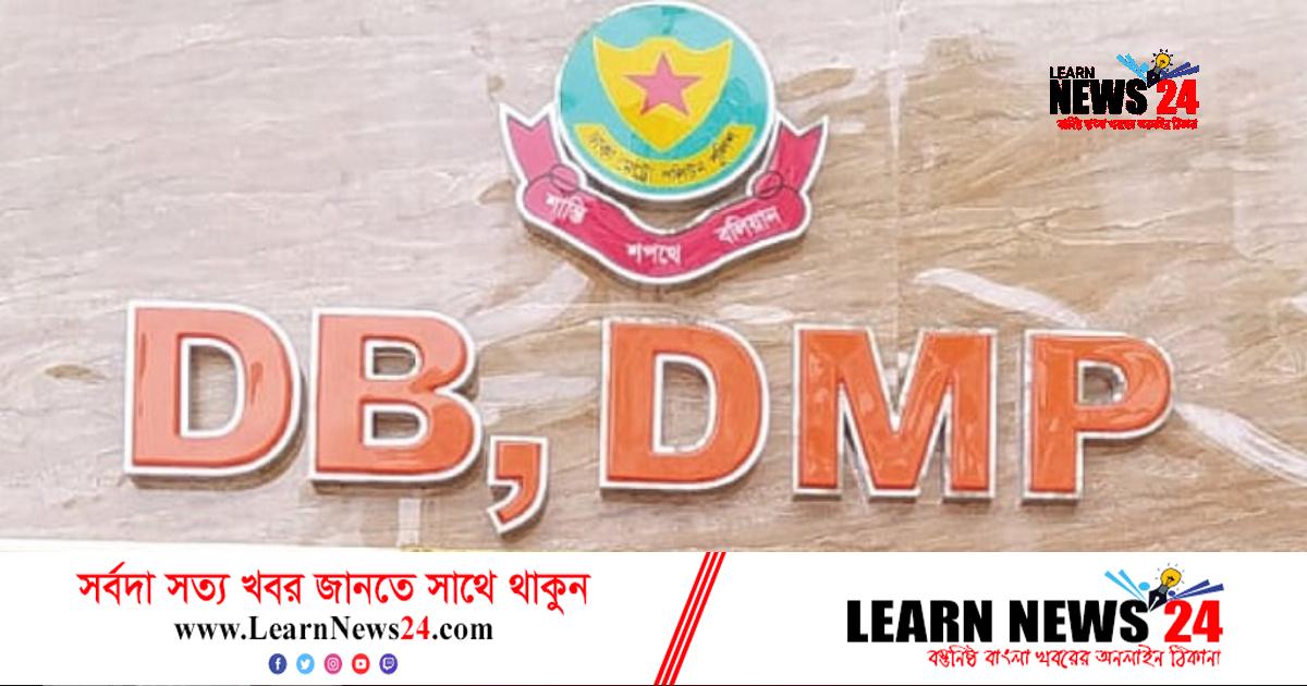 সাইবার অপরাধ প্রতিরোধে ছাত্রীদের প্রশিক্ষণ দিচ্ছে পুলিশ