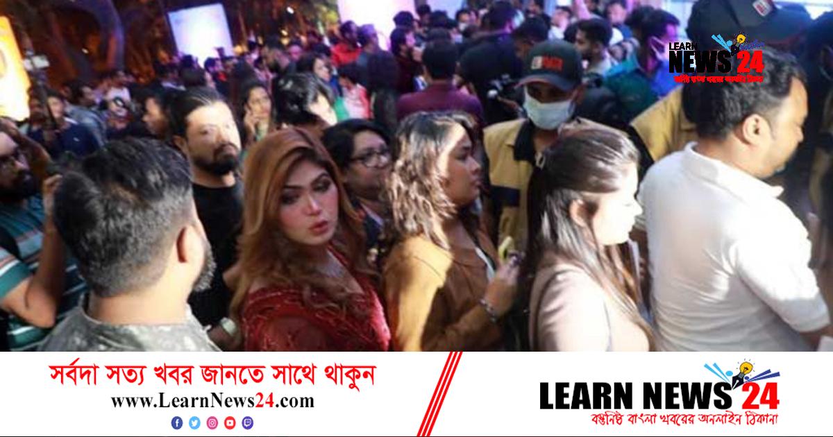 নোরা ফাতেহিকে দেখতে উপচেপড়া ভিড়