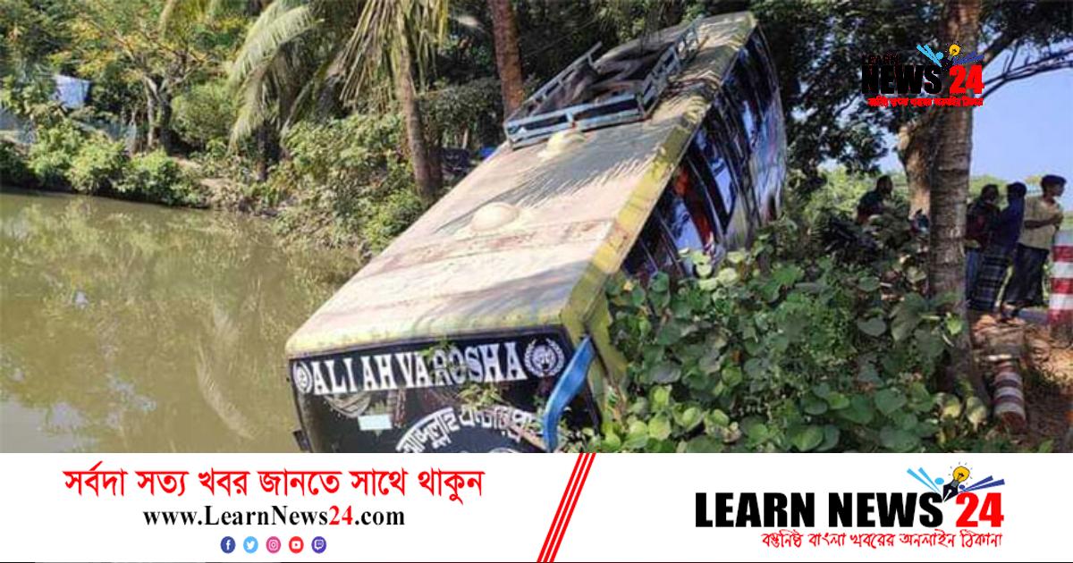 বরগুনায় অল্পের জন্য রক্ষা পেল অর্ধশত যাত্রী বরগুনায় অল্পের জন্য রক্ষা পেল অর্ধশত যাত্রী