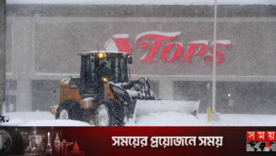 তুষারপাতে বিপর্যস্ত নিউইয়র্ক