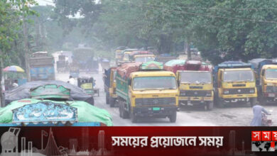 পঞ্চগড়ে মহাসড়ক দখল করে ট্রাক পার্কিং, বাড়ছে দুর্ঘটনা