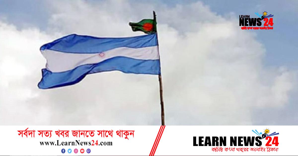 আর্জেন্টিনার পতাকা টাঙাতে গিয়ে বিদ্যুৎস্পৃষ্টে স্কুলছাত্রের মৃত্যু আর্জেন্টিনার পতাকা টাঙাতে গিয়ে বিদ্যুৎস্পৃষ্টে স্কুলছাত্রের মৃত্যু