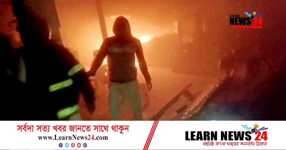 চাঁপাইনবাবগঞ্জে ফার্নিচারের দোকানে আগুন চাঁপাইনবাবগঞ্জে ফার্নিচারের দোকানে আগুন