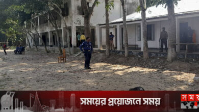 অধিকাংশ কেন্দ্র ভোটারশূন্য, অলস সময় পার ভোটগ্রহণকারীদের