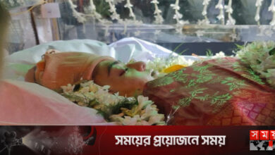 ঠোঁটে লিপস্টিক, মুখে মেকআপ, নায়িকার সাজে বিদায় ঐন্দ্রিলার