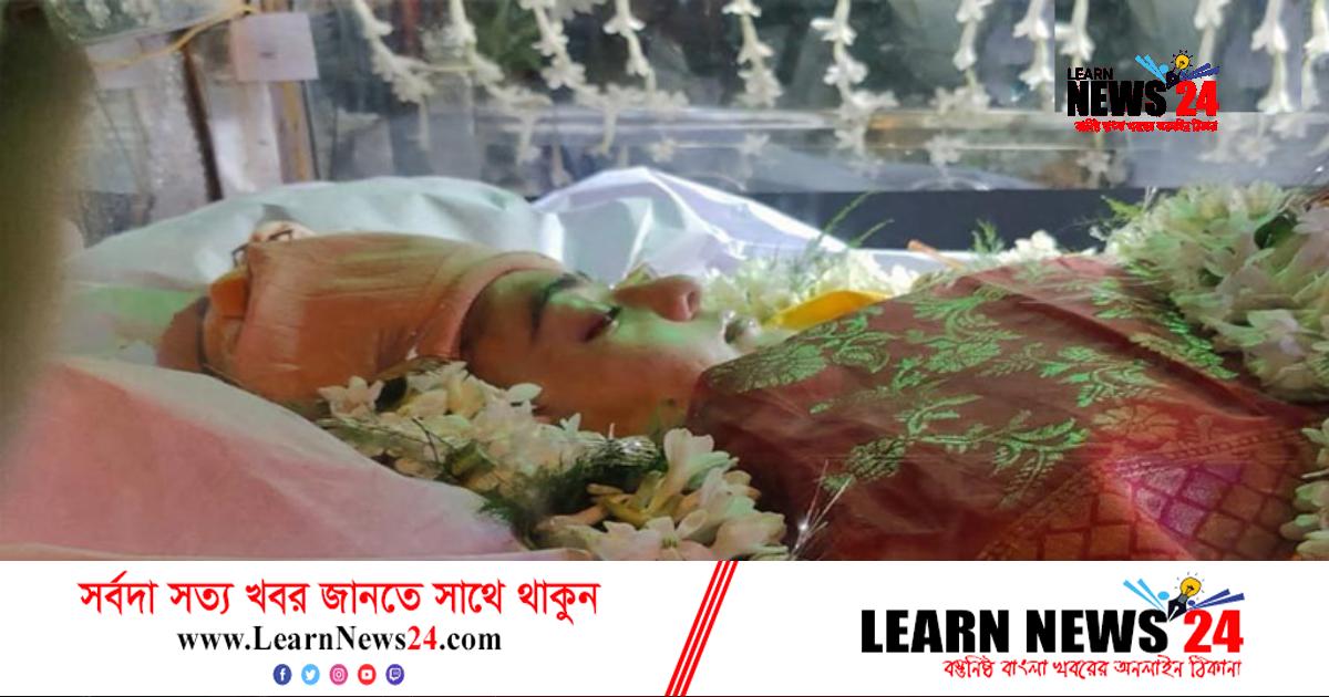 ঠোঁটে লিপস্টিক, মুখে মেকআপ, নায়িকার সাজে বিদায় ঐন্দ্রিলার
