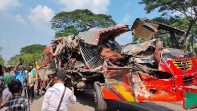 ফেনীতে বাস-কাভার্ড ভ্যানের সংঘর্ষে নিহত ৪, আহত ১২
