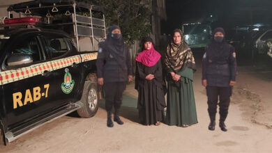 ফেনীতে ভ্যানিটি ব্যাগে মিললো ৪ হাজার ইয়াবা, ২ নারী গ্রেপ্তার