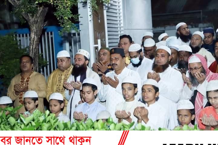 ফেনীতে সাংসদ নিজাম হাজারীর বাবার ২৪তম মৃত্যুতে দেয়া মাহফিল