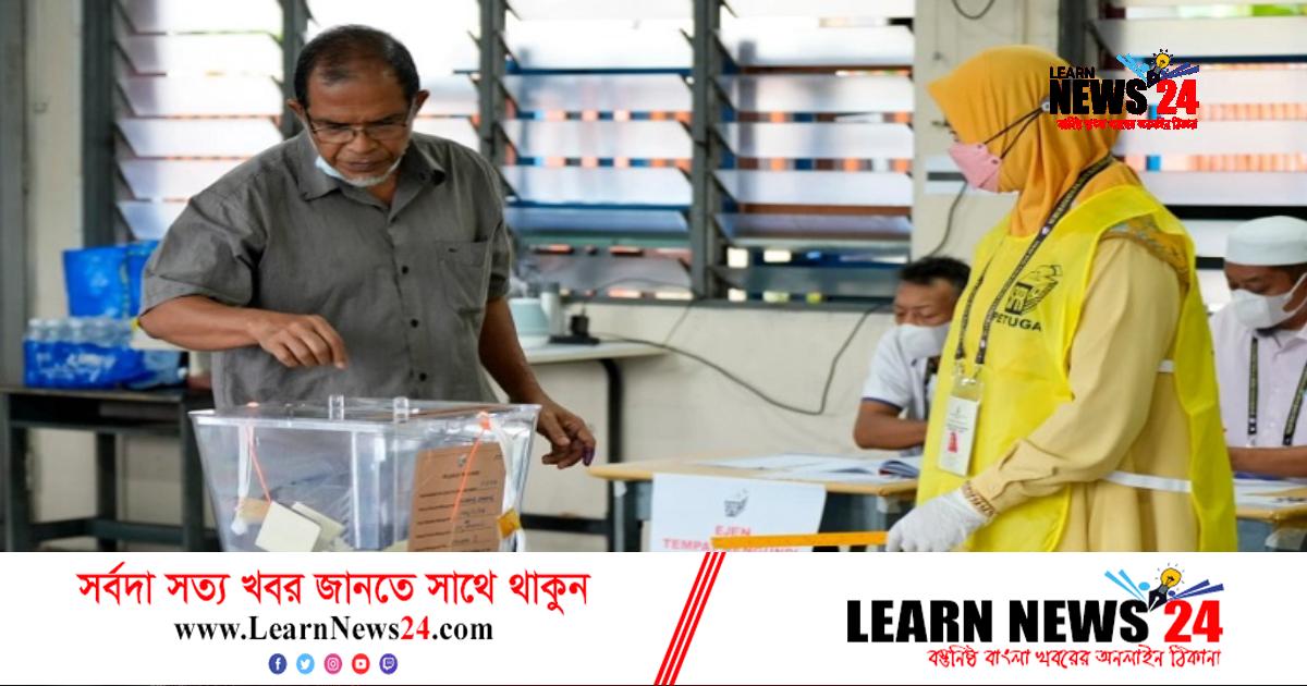 ভোট গ্রহণ চলছে, চরম প্রতিদ্বন্দ্বিতার আভাস ভোট গ্রহণ চলছে, চরম প্রতিদ্বন্দ্বিতার আভাস