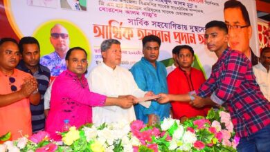 ফেনীতে দুস্থদের মাঝে ছাত্রদলের আর্থিক অনুদান প্রদান