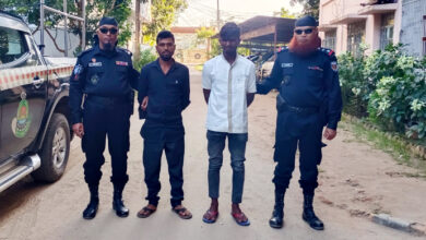 মাদক নিয়ে অটোরিকশা যাচ্ছিল নোয়াখালী, ফেনীতে আটক, ইয়াবা-বিদেশি মদ ও গাঁজা উদ্ধার